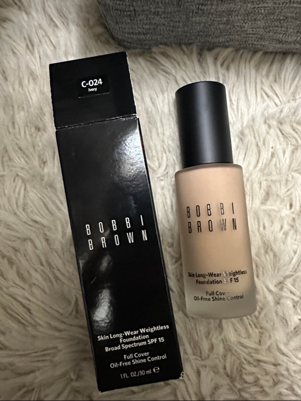 Bobbi Brown Foundation Bottle in Ivory Beige